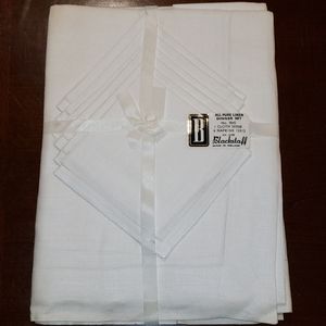 Vintage tablecloth and 6 napkin set